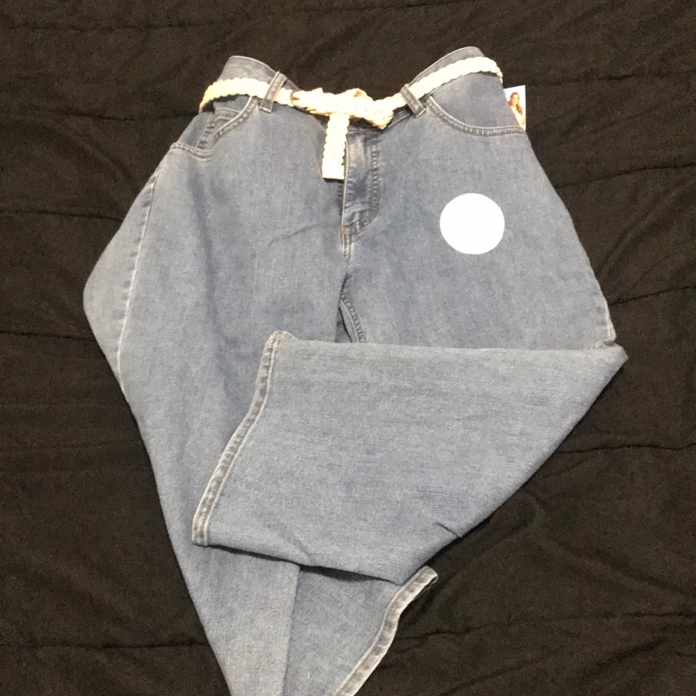 Mid rise Capri Lee Riders new with tags